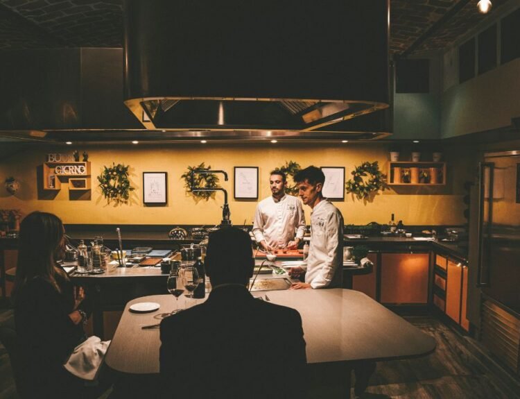 Scopri lo Chef’s Table di Adagio: 12 portate live tra Sicilia e Piemonte. Solo 6 posti, prenota ora un’esperienza unica nel Monferrato!