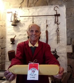Scopri il Salame di Varzi DOP Dedomenici: qualità artigianale dal 1799. Gusto autentico, tradizione viva. Non perderlo! Saporinews