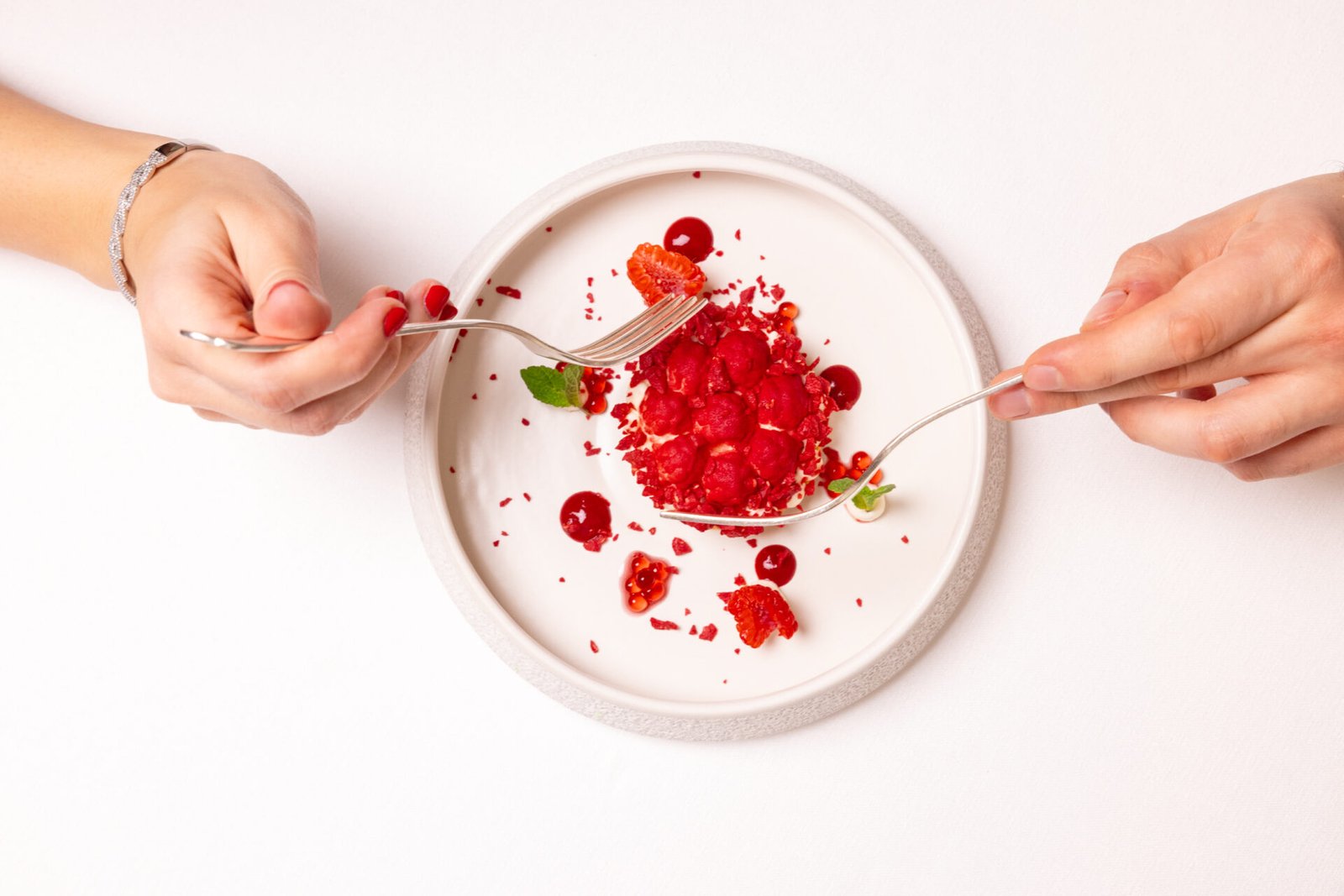 Chateau-Monfort_Ristorante-Rubacuori_Bavarese-allo-champagne-e-lamponi-2 San Valentino al Ristorante Rubacuori: un’esperienza gustativa elegante, sensuale e profondamente evocativa