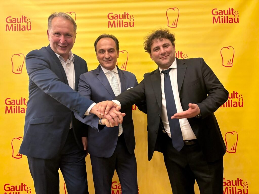 Miroslav-Lekes-CEO-di-GaultMillau-Italia_-ALberto-Cirio-Presidente-Regione-Piemonte-Daniele-Scaglia-Chief-Inspector-di-GaultMillau-Italia-1024x768 Debutta la prima guida Italia di Gault&Millau