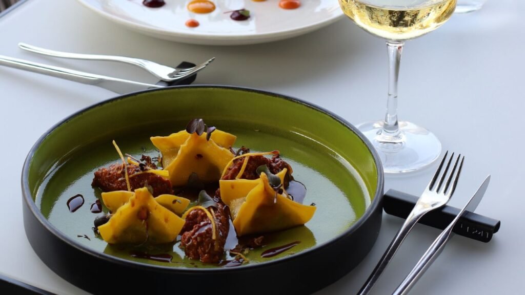 Testo-del-paragrafo-65-1024x576 Hilton Lake Como: San Valentino da  € 14.002 sul rooftop