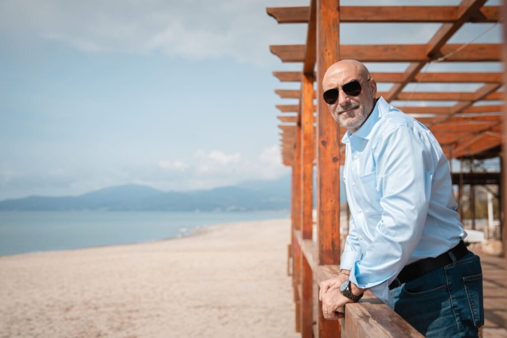 Gianni-Rizzo.jpg-Poseidonia-Beach-Club-1024x683 Poseidonia Beach Club inaugura la stagione 2026 all'insegna del gusto