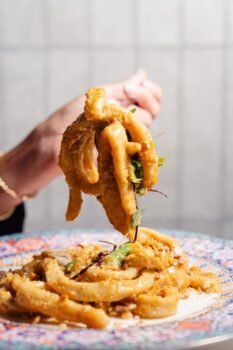 LOMIEN-PASTA-TIRATA-A-MANO-copia-233x350 Bluesquare Milano conquista Tortona, aperitivo lungo e serate live nel locale più cool del momento