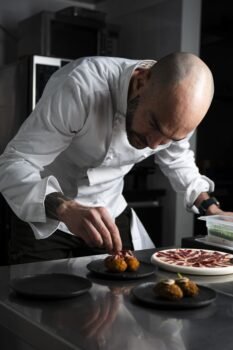 PintxoBistro_Chef-Mateus-Avila-Lobo-Coelho-1-233x350 Pintxo Bistró e la nuova cucina basca che conquista Milano