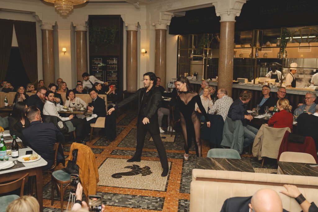 Mini-dinner-show-boutique-a-Milano-la-cena-non-e-mai-stata-cosi-magica-1024x683 Mini dinner show boutique: a Milano la cena non è mai stata così magica