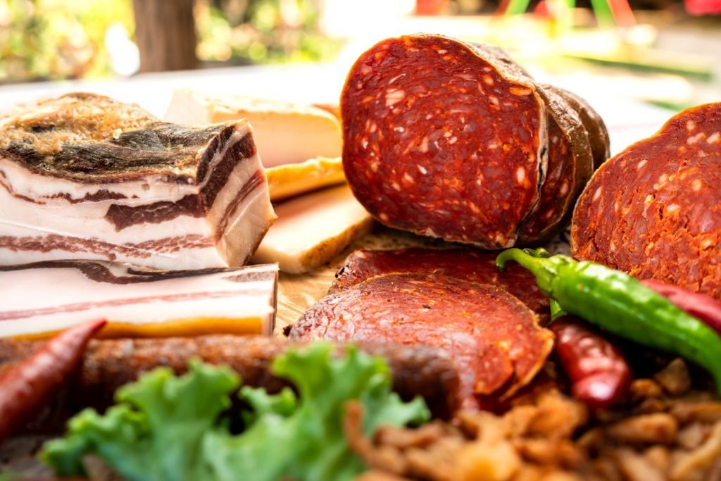 Kulen-slanina-i-cvarci_Denis-Despot-1024x683-1 Slavonia: saporiti piatti tipici e ottimi vini assolutamente da provare!