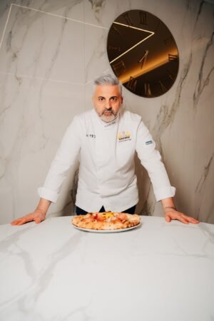 Vincenzo-Fotia-300x450 Bergamotto: la visione contemporanea di Vincenzo Fotia tra pizza d’autore e cucina d’eccellenza