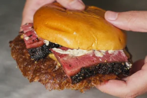Street Smash Burgers: il Pastrami Burger in Italia