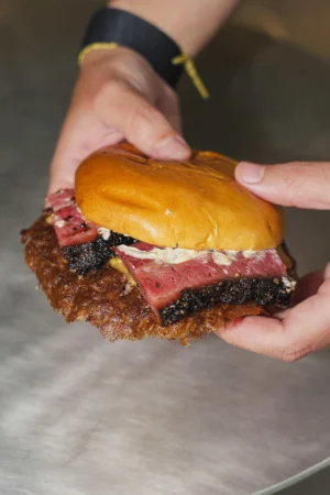 Street Smash Burgers: il Pastrami Burger in Italia