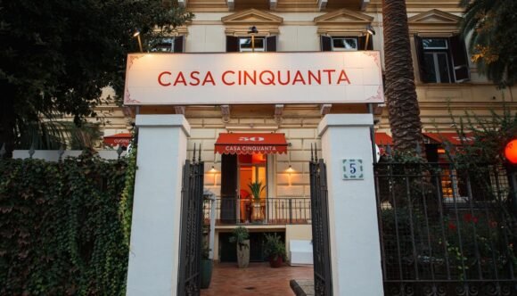 Casa-50-Napoli-rinnova-cucina-e-identita-mediterranea-580x332 Casa 50 Napoli rinnova cucina e identità mediterranea