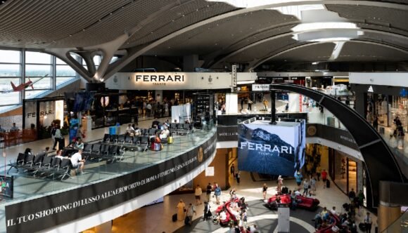 Ferrari-inaugura-un-nuovo-Spazio-Bollicine-a-Fiumicino-580x332 Ferrari inaugura un nuovo Spazio Bollicine a Fiumicino