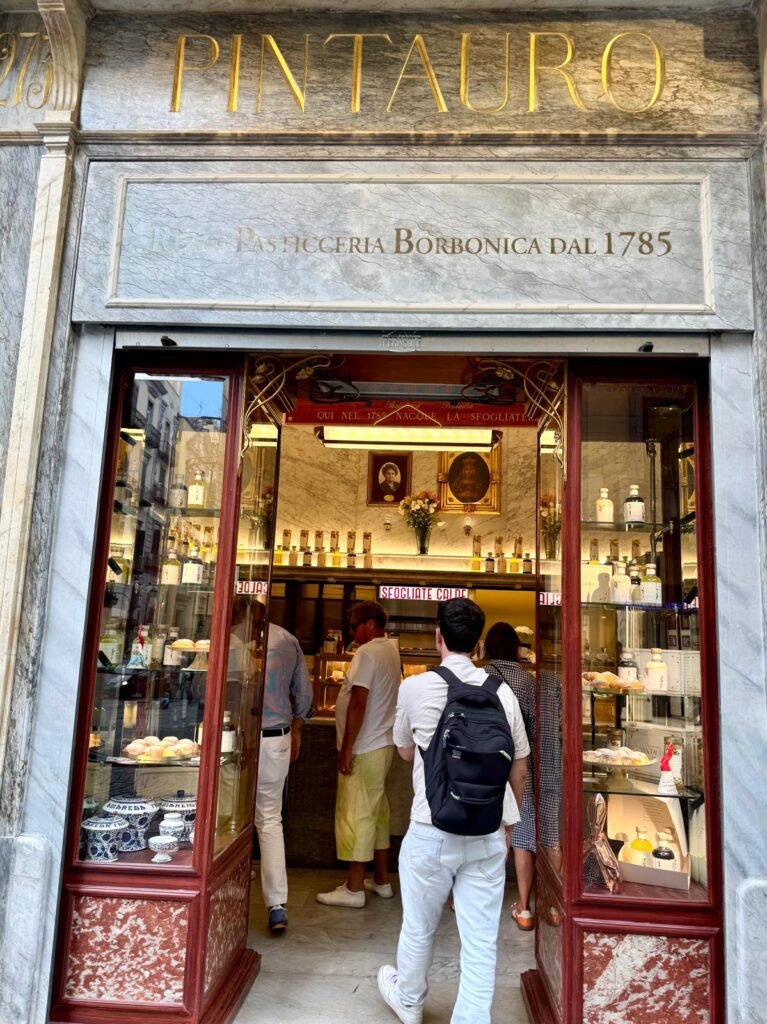 Pasticceria-Pintauro-il-gusto-autentico-della-tradizione-napoletana-767x1024 Alla scoperta delle meraviglie del Golfo: quando la pizza napoletana diventa alta cucina