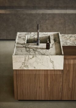 0612_comp_02_06_H-248x350 Copatlife C02: cucina di design in noce moro e quarzite