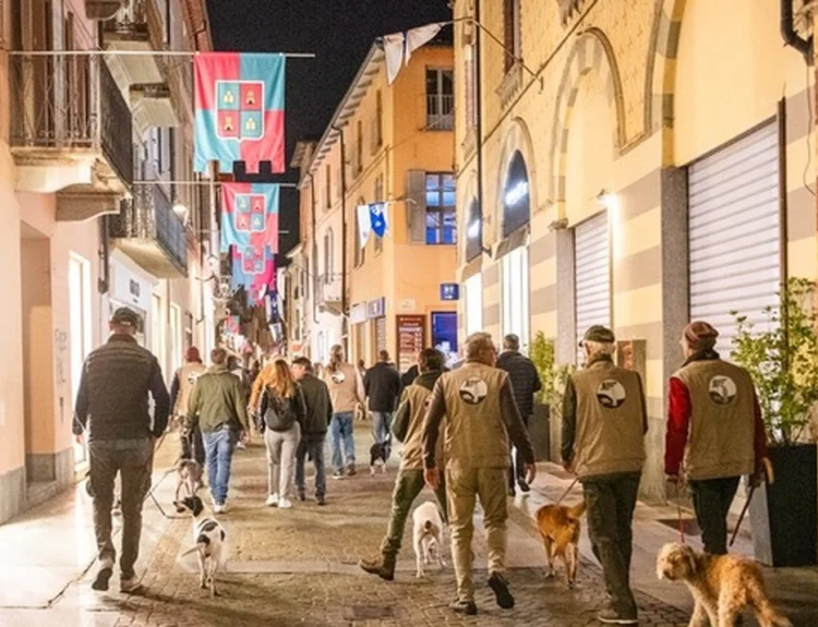Alba inaugura la stagione del tartufo con una grande festa