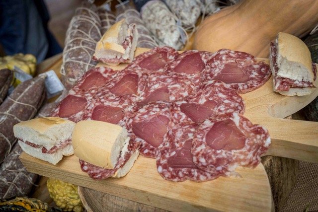 FESTA-DEL-SALAME-2026 Festa del Salame di Cremona, tutto pronto: tra maxi violino, chef, mostarda e Salame Veg