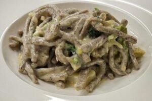 Pizzoccheri della Valtellina, il 1862 Ristorante della Posta conquista Joe Bastianich con la ricetta dello chef Matteo Zen