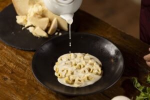 World Pasta Day, all’Osteria Favorita Emilia e Umbria si incontrano nella pasta fatta a mano